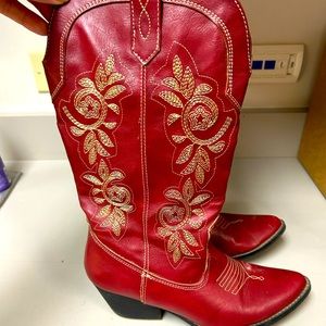 RAMPAGE red/gold stitched women’s cowboy boots 8.5